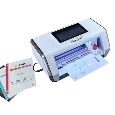 Displayschutzfolien-Schneidemaschine, die mehrere Folientypen unterstützt und eine in Echtzeit aktualisierte Geräte-Datenbank für die Herstellung individueller Schutzfolien bietet