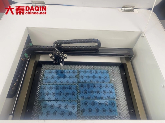 30 W 40 W 110 V- 220 V CNC-Maschine zur Lasermarkierung von Holz/MDF/Aryl/Plywood/Kunststoff/Kautschuk