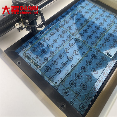 700W Stanze aus gehärtetem Glas für Aufkleber 3D Daqin Mobile Lasermaschine