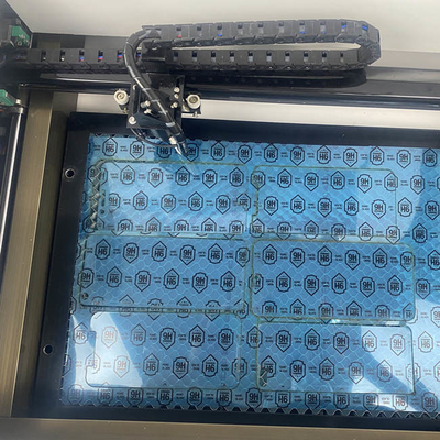40 W Daqin CO2-Wasserkühlungs-Laserschneidemaschine für mobile Displayschutzfolien