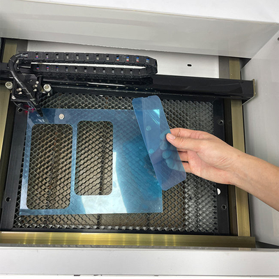 Wasserkühlungs-Schirm-Schutz-Laser-Schneidemaschine für Mobile milderte Glaslaptop-Aufkleber