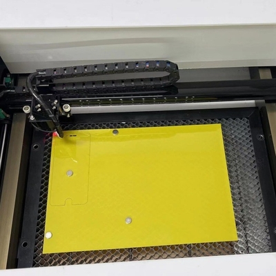 Schirm-Schutz-Laser-Schneidemaschine 30w 50w für Telefon-und Telefon-Zusatz-Speicher