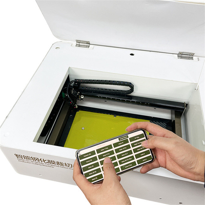 DAQIN mobile Gehärtetes Glas Bildschirmschutzmaschine mit Schneidgenauigkeit 0,01mm
