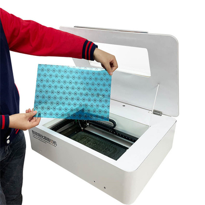 Daqin-Glas-Schutzschirm-Laser-Schneidemaschine mit Schnittgeschwindigkeit von 0-50 mm/s