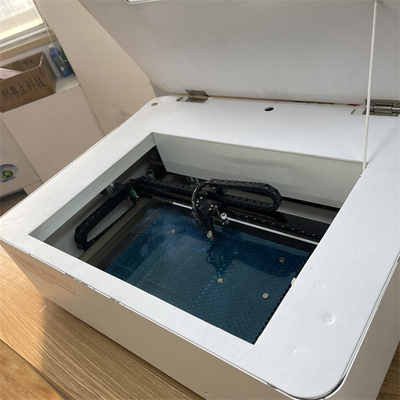 Hohe Schnittgenauigkeit und 25*36 cm Schneidfläche Laserschnittsystem für Bildschirmschutz
