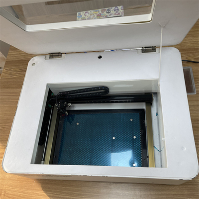 Hohe Schnittgenauigkeit und 25*36 cm Schneidfläche Laserschnittsystem für Bildschirmschutz