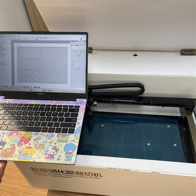 AC220V/50Hz Displayschutzfolien-Laserschneidmaschine mit Umlaufwasser-Kühlung und Balg 0,5 mm Schnittstärke