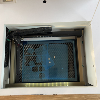 Innenarbeitsumgebung unterstützte Bildschirmschutzmaschine mit 40 kg Gewicht und PLT-Format