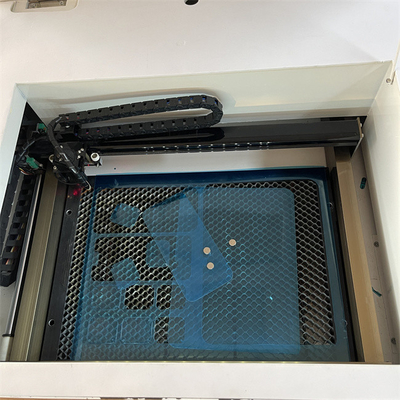 Luftkühlung-Displayschutzfolien-Laserschneidmaschine mit hoher Schnittgenauigkeit und Kühlmodell mit zirkulierender Wasserkühlung