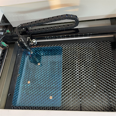 Daqin Screen Protector Laser Schneidemaschine mit Schneidgenauigkeit 0,01mm für schnelle und genaue Produktion