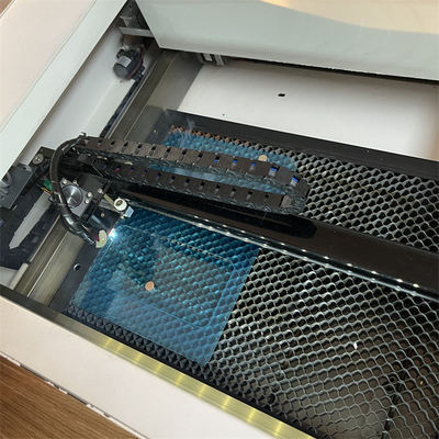 Daqin Mobiltelefon 3D gehärtetes Glas Bildschirmschutzmaschine Laser-Schneidemaschine mit ständigen Updates