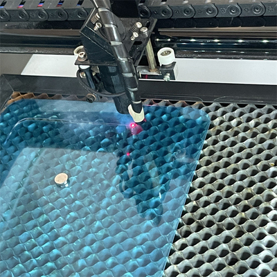 Daqin-Glas-Schutzschirm-Laser-Schneidemaschine mit Schnittgeschwindigkeit von 0-50 mm/s