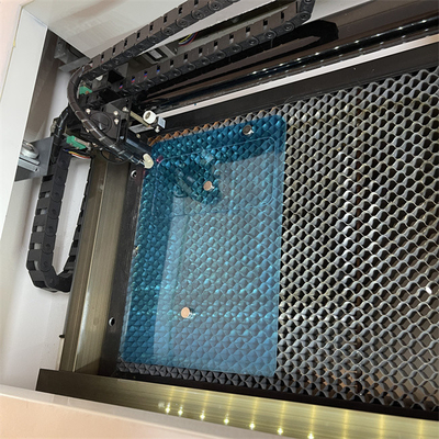 40 kg Bildschirmschutz-Laser-Schnittsystem für empfindliche Materialien Schnittdicke 0,5 mm