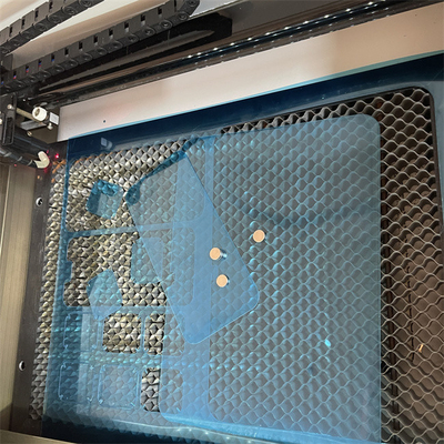 Professionelle Bildschirmschutzmaschine zum Laserschneiden für Mobiltelefone mit individueller Designsoftware