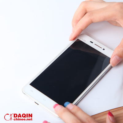 AC220V/50Hz Displayschutzfolien-Laserschneidmaschine mit Umlaufwasser-Kühlung und Balg 0,5 mm Schnittstärke