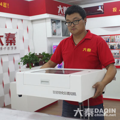 Cutting Made Simple Displayschutzfolien-Schneidemaschine für PET/TPU/PVC/HYDROGEL-Folien in einer Arbeitsumgebung von 5°C-35°C