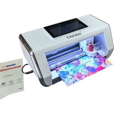 Displayschutzfolien-Schneidemaschine, die mehrere Folientypen unterstützt und eine in Echtzeit aktualisierte Geräte-Datenbank für die Herstellung individueller Schutzfolien bietet